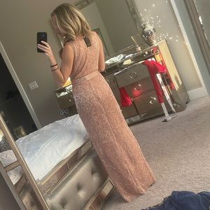 Long dress, high slit, light pink / sequence